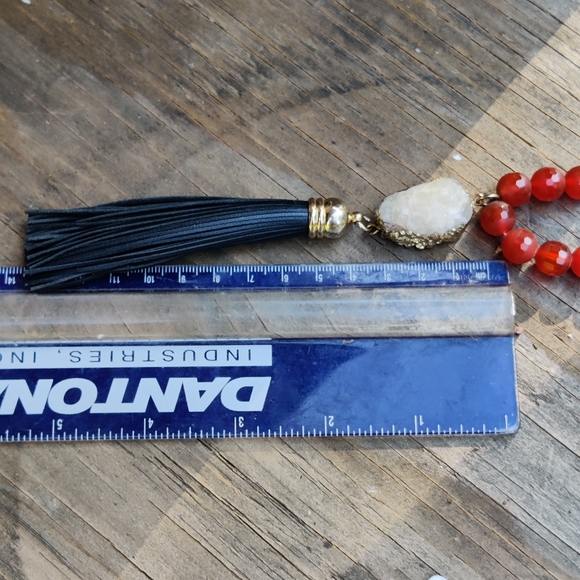 Boho 30" red jade and white howlite turquoise druzy tassel necklace - Picture 12 of 16